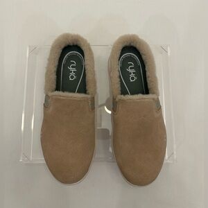 Ryka Alaska Lifestyle Slip On Mules. In Latte Brown. Size 7.5W